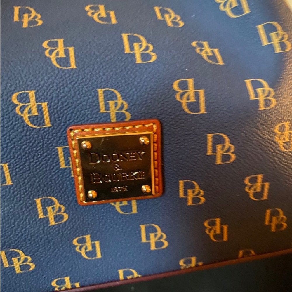 Brand New Dooney & Bourke Bag. Great for the female on the go.
